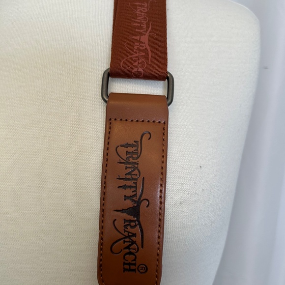 TRINITY RANCH FLORAL TOOLED SLING BAG - Picture 3 of 5